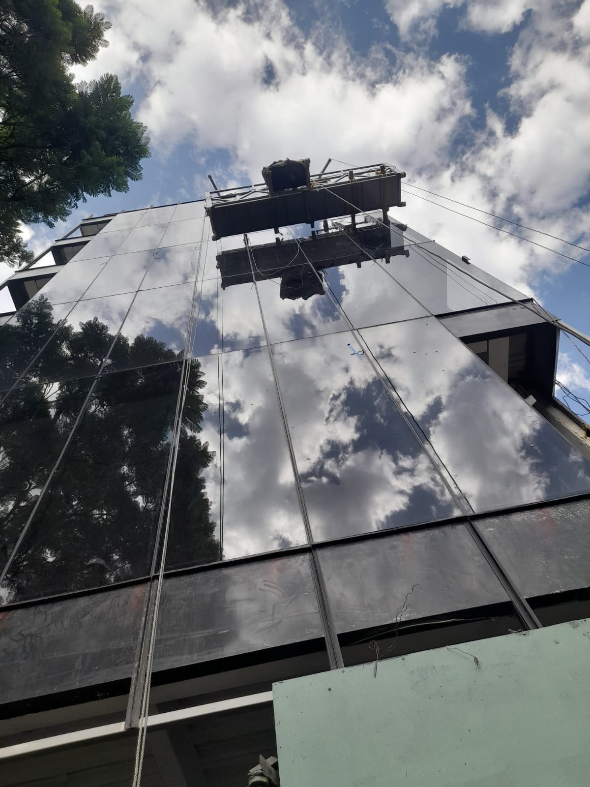 Fachada de edificio en vidrio