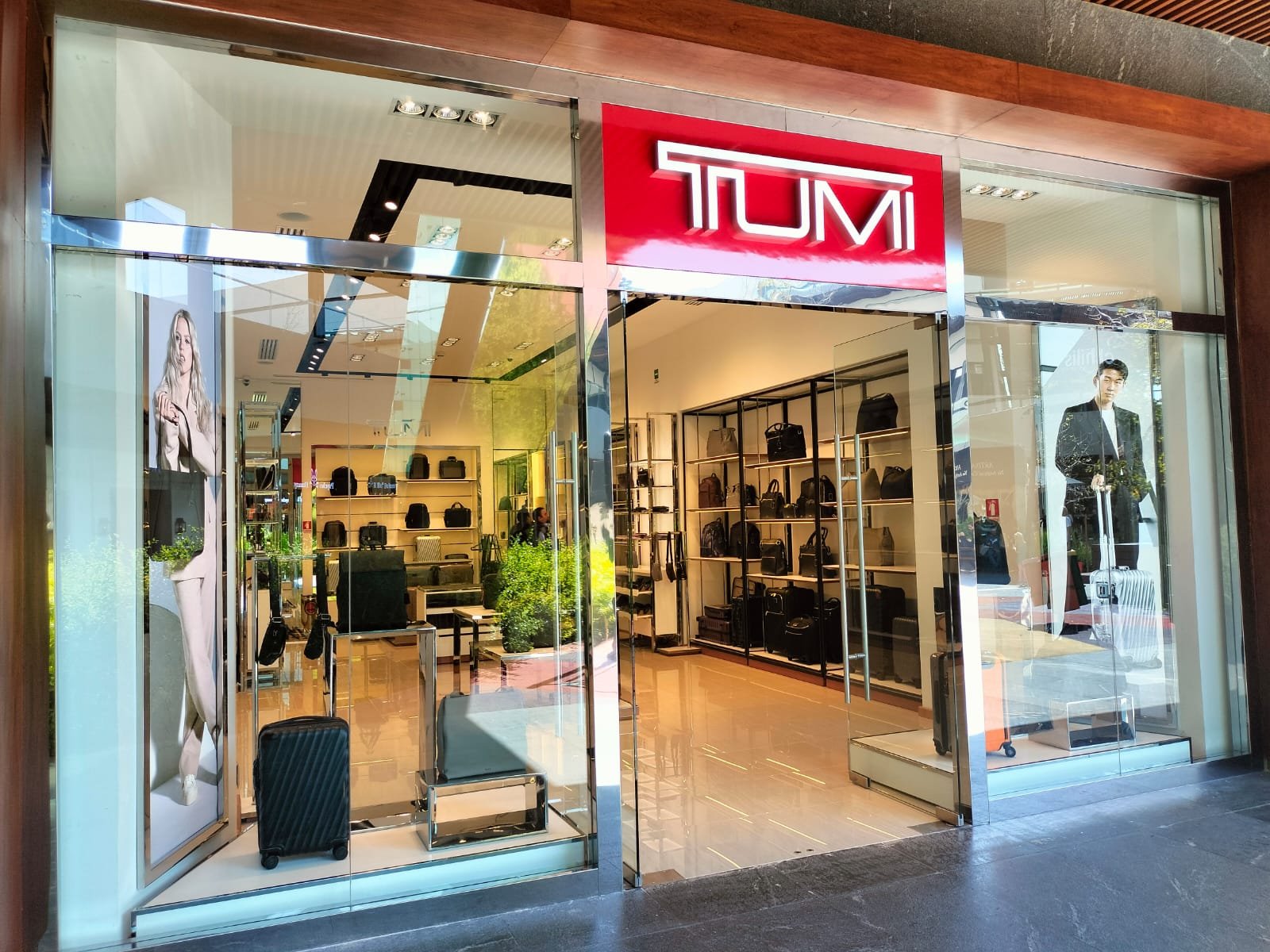 Acceso de tienda en vidrio